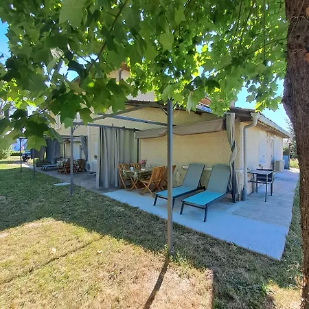 De L'akwaba Et A La Nuitee *