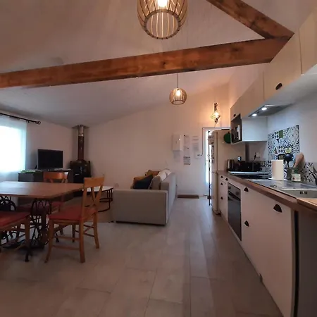 De L'akwaba Et A La Nuitee