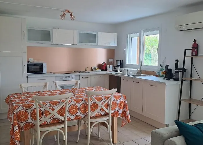 De L'akwaba Et A La Nuitee