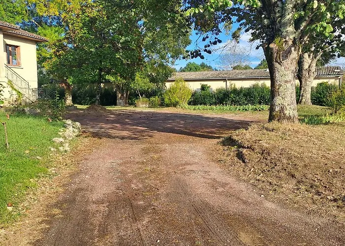 De L'akwaba Et A La Nuitee *