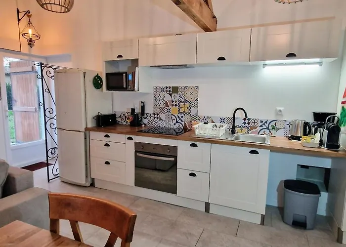 De L'akwaba Et A La Nuitee *