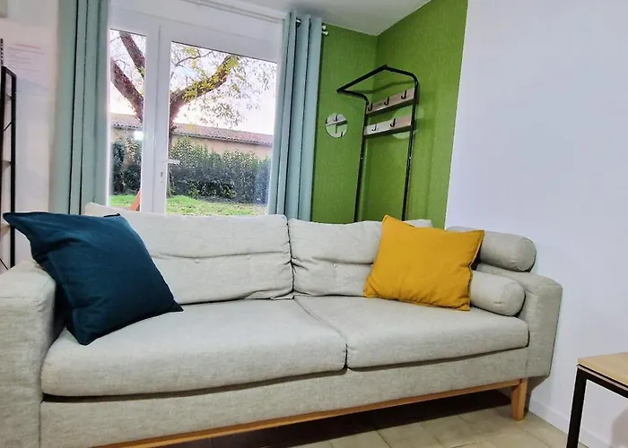 De L'akwaba Et A La Nuitee