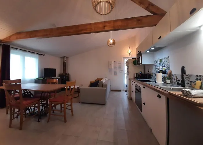 De L'akwaba Et A La Nuitee